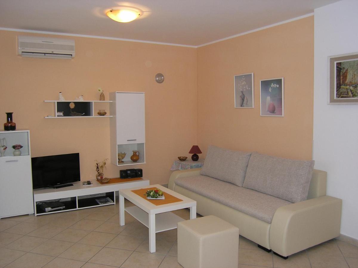 Apartments Biljana For Relaxing Holidays In Baska Exteriér fotografie